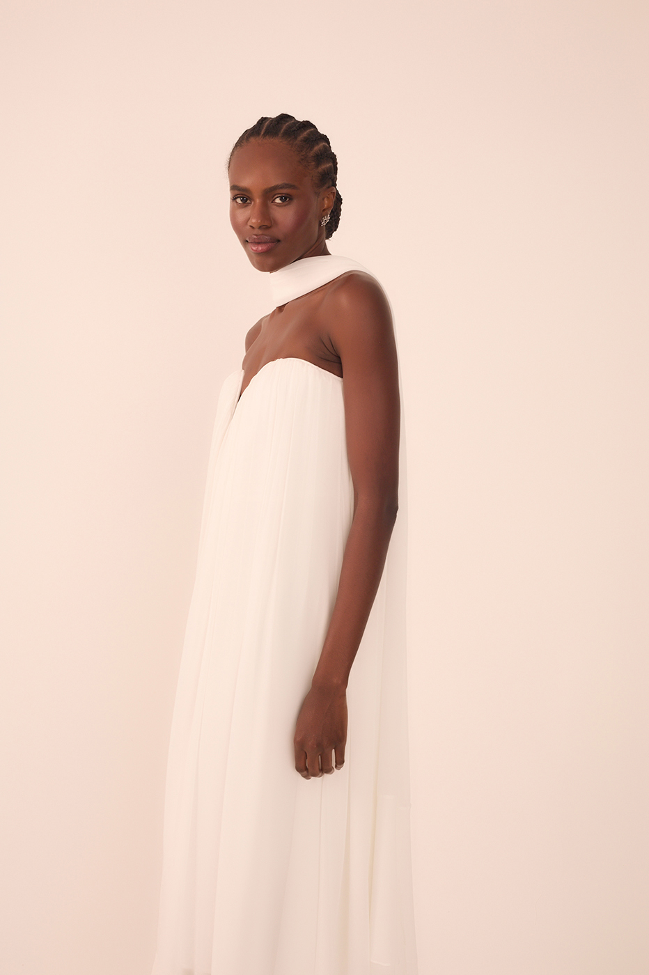 Off-White Chiffon Strapless Gown with Waist Tie ¨C Thati Amorim Collection