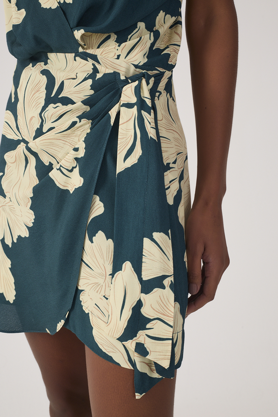 Green P¨¦tala V Neck Wrap Mini Dress