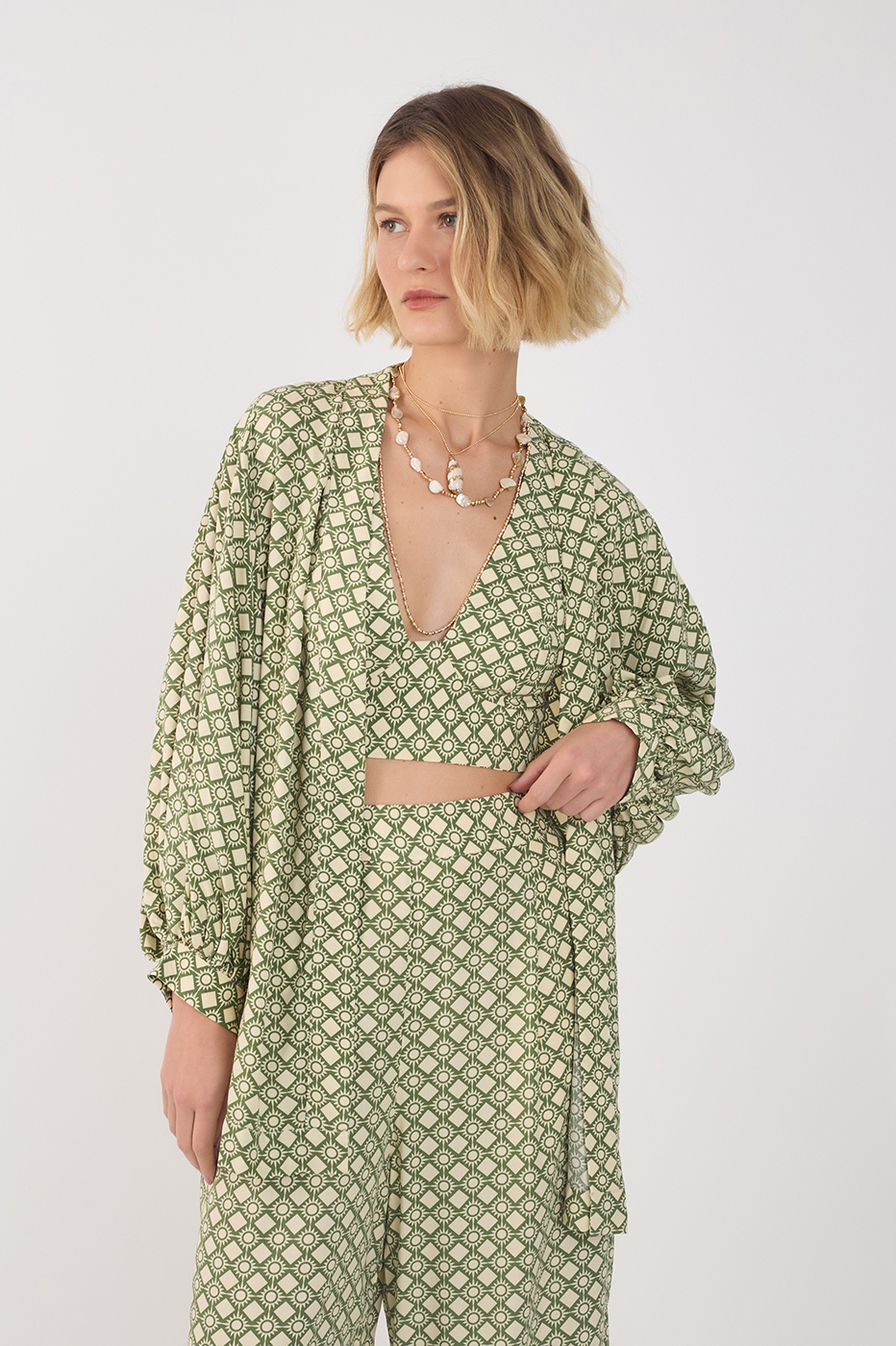 Green Amanhecer V Neck Sleeveless Top