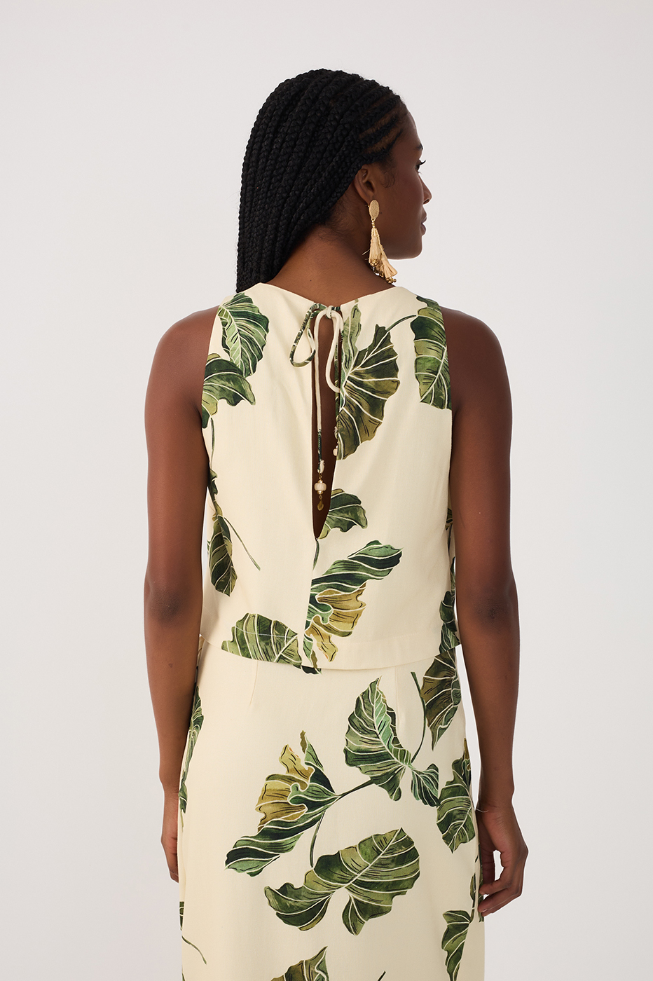 Beige Folhar Crew Neck Sleeveless Blouse
