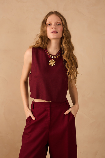 Wine Bossa Crew Neck Sleeveless Blouse