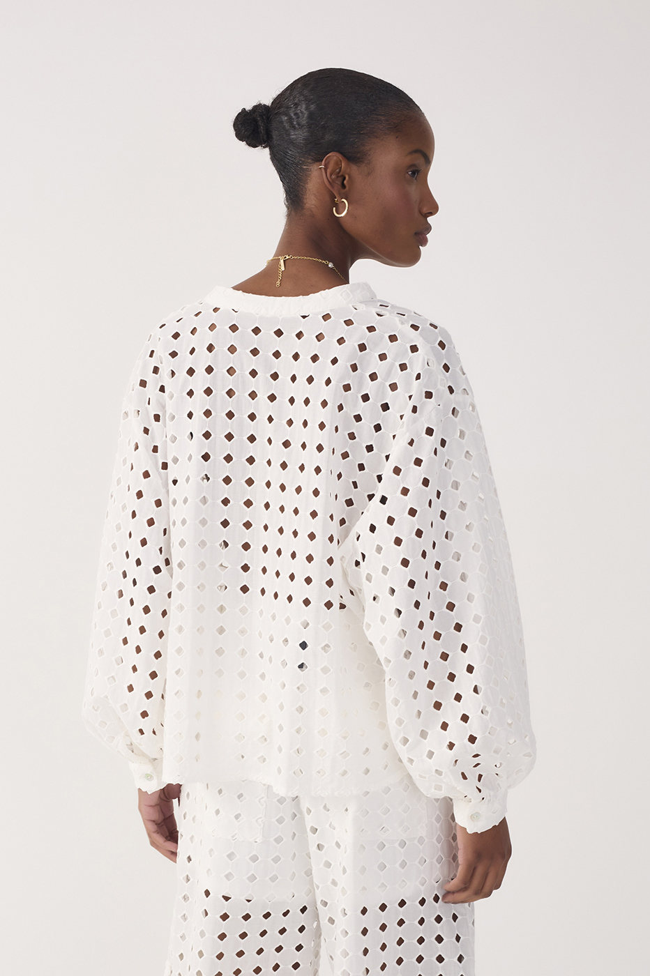Off-White Lace V Neck Long Sleeve Shirt