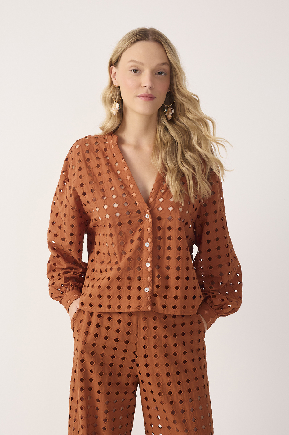 Brown Castanha Lace V Neck Long Sleeve Shirt