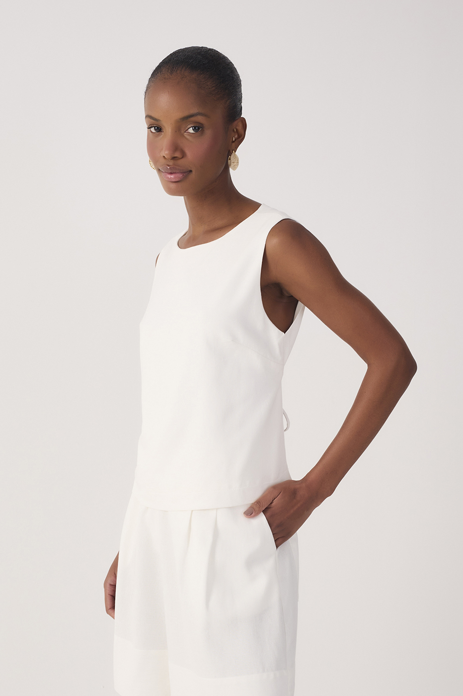 Off-White Open Back Ties Sleeveless Linen Blouse