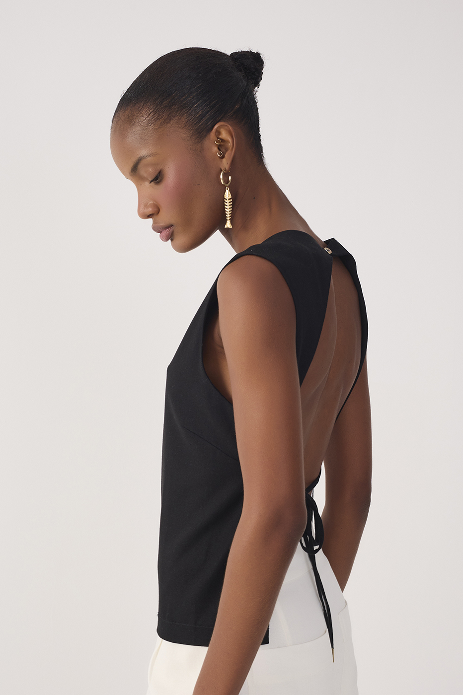 Black Open Back Ties Sleeveless Linen Blouse