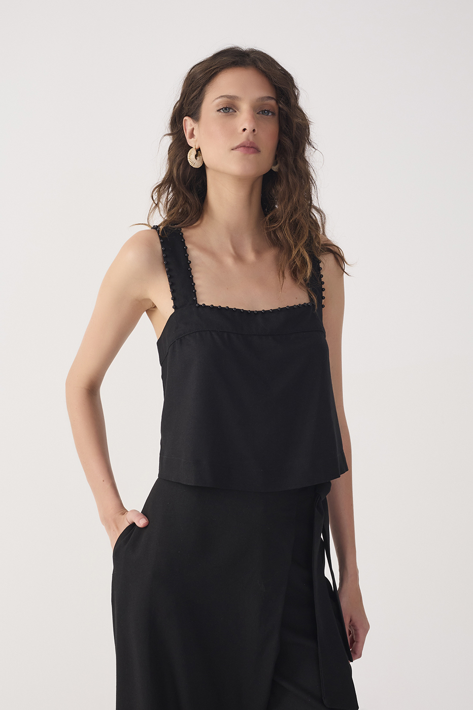 Black Sleeveless Beading Linen Blouse