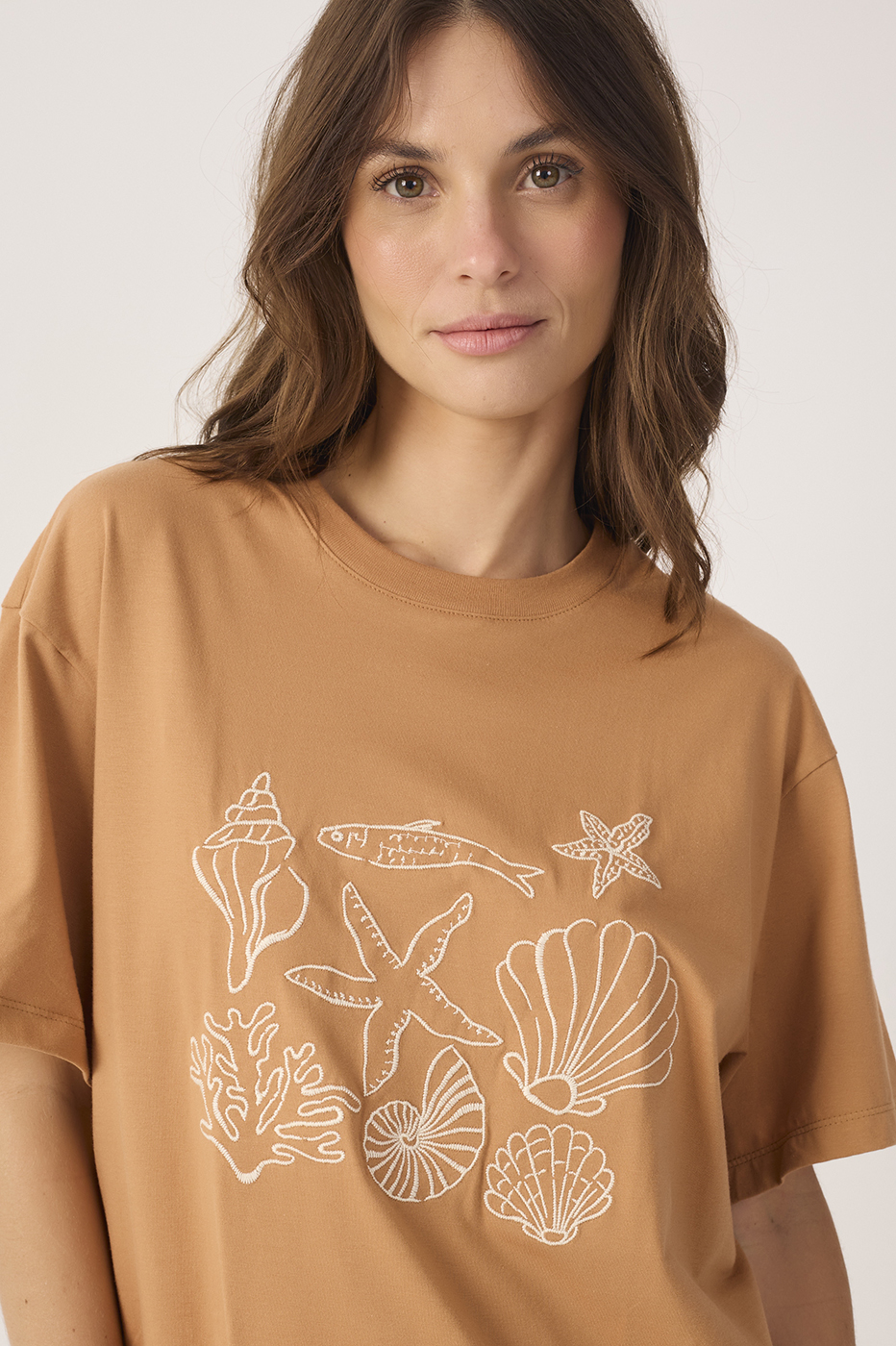 Beige Conchas Embroidered Short Sleeve T-Shirt