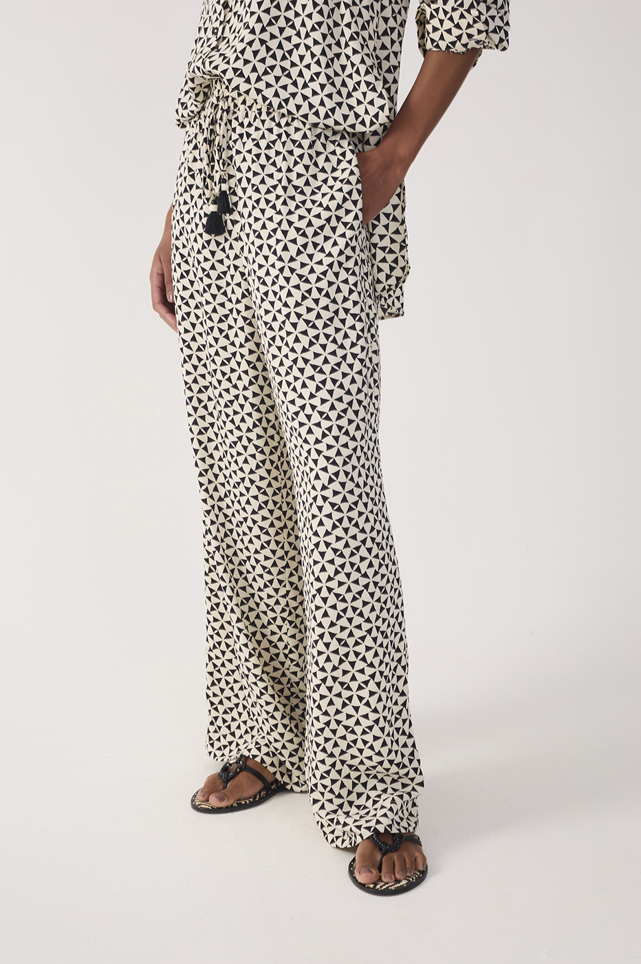 Off-White Vento Drawstring Pockets Wide-Leg Crepe Pants