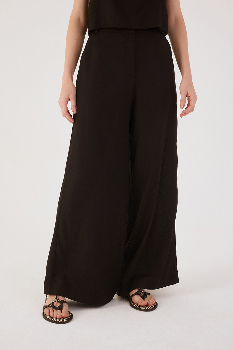 Black Pockets Wide-Leg Linen Pants