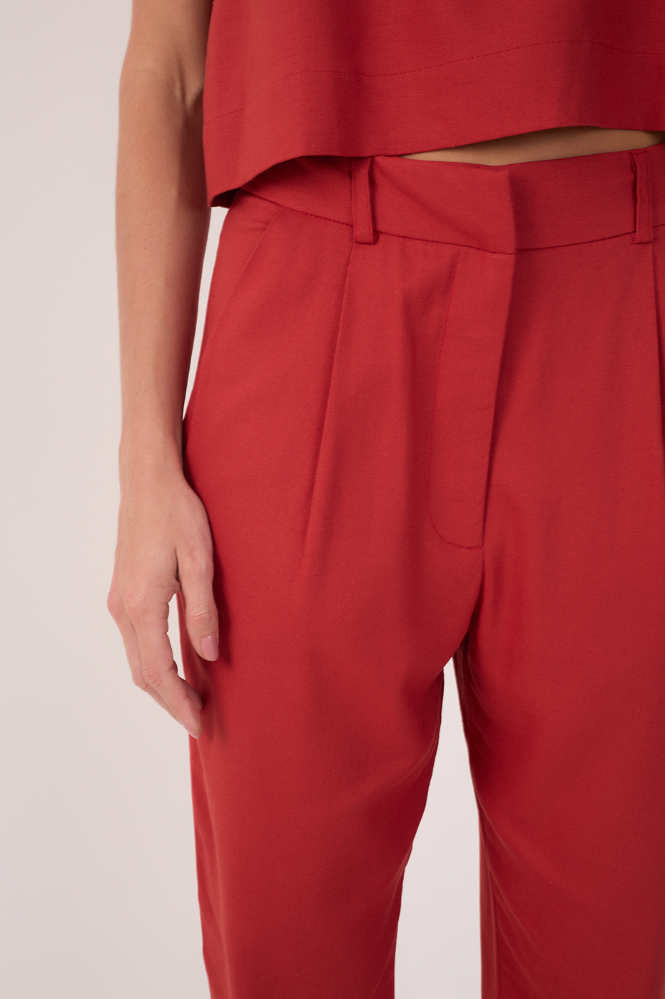 Red Side Pockets Linen Carrot Pants