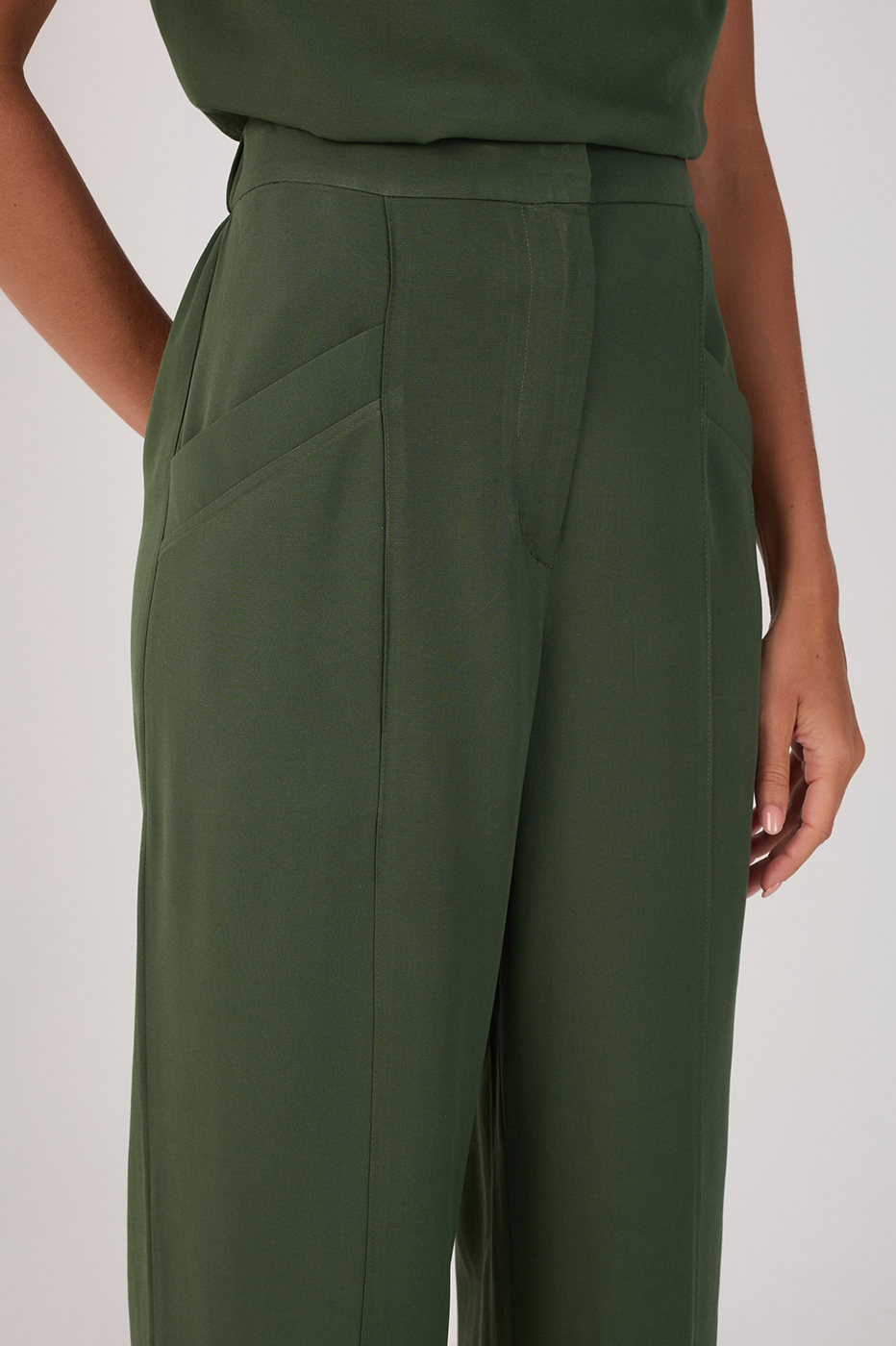 Green Pomar Asymmetric Pockets Pants