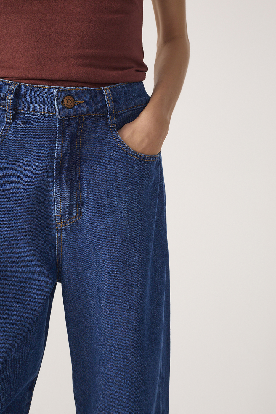 Straight-Leg Slit Jeans