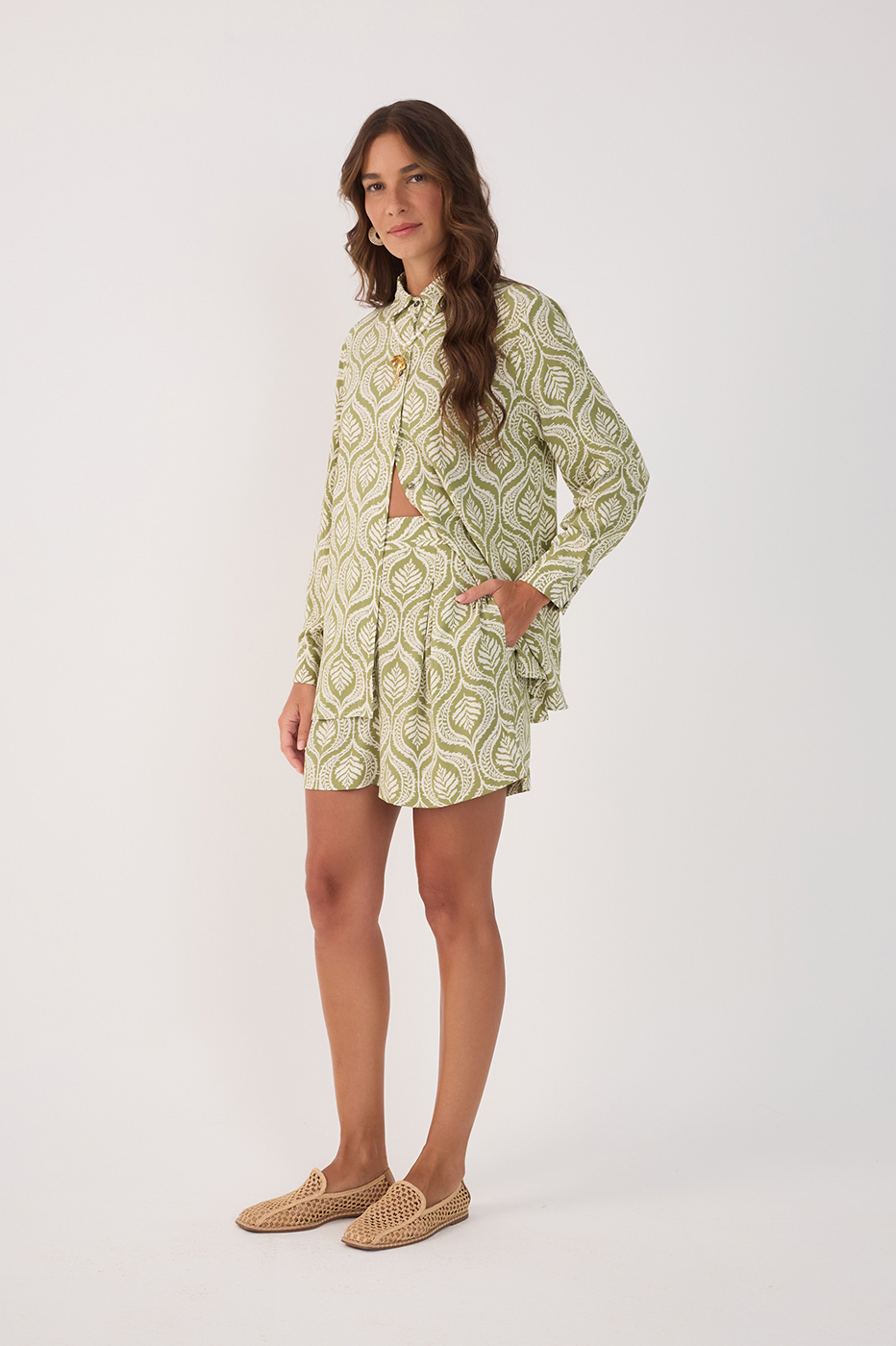 Green Jardim Side Pockets Crepe Shorts