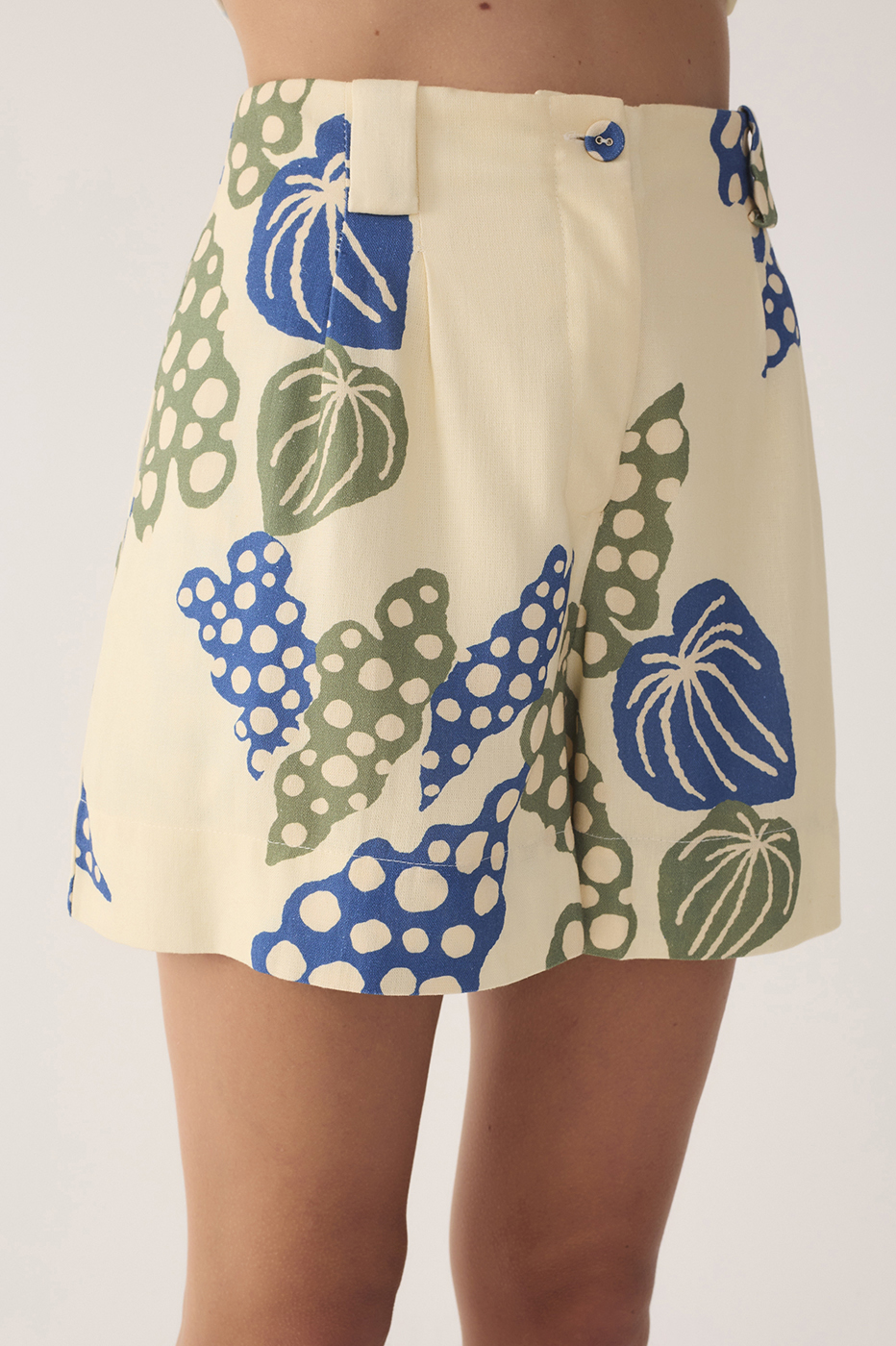 Beige Begonia Pockets Linen Shorts