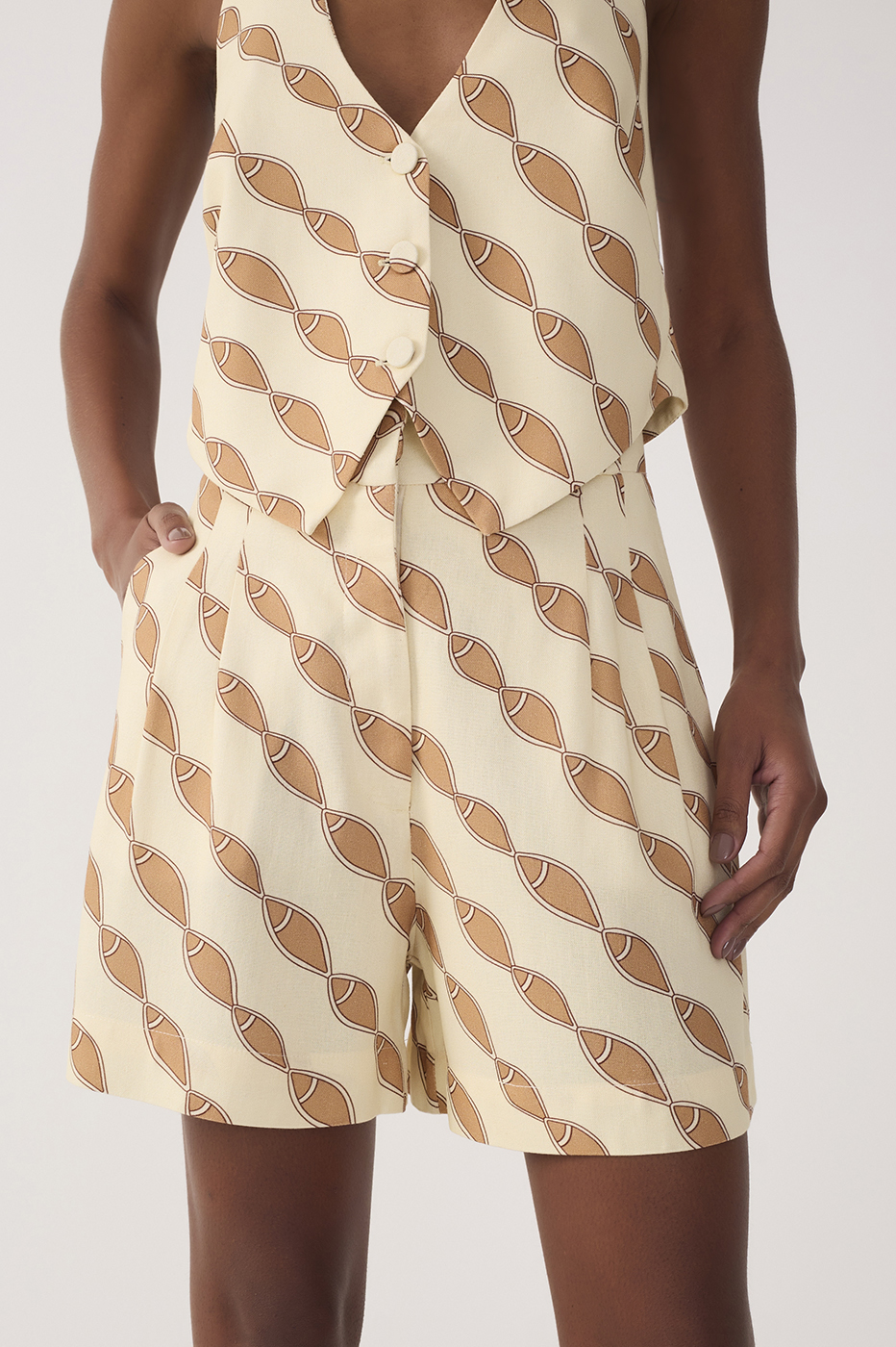 Beige Cardume Pleats Pockets Linen Shorts
