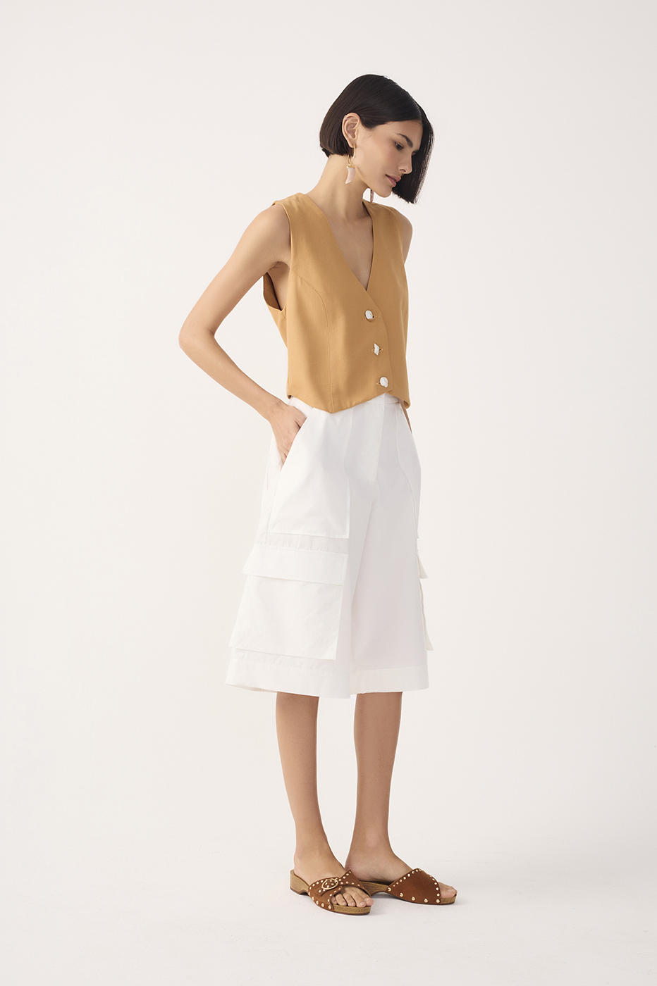 Off-White Pockets Utility Bermuda Shorts