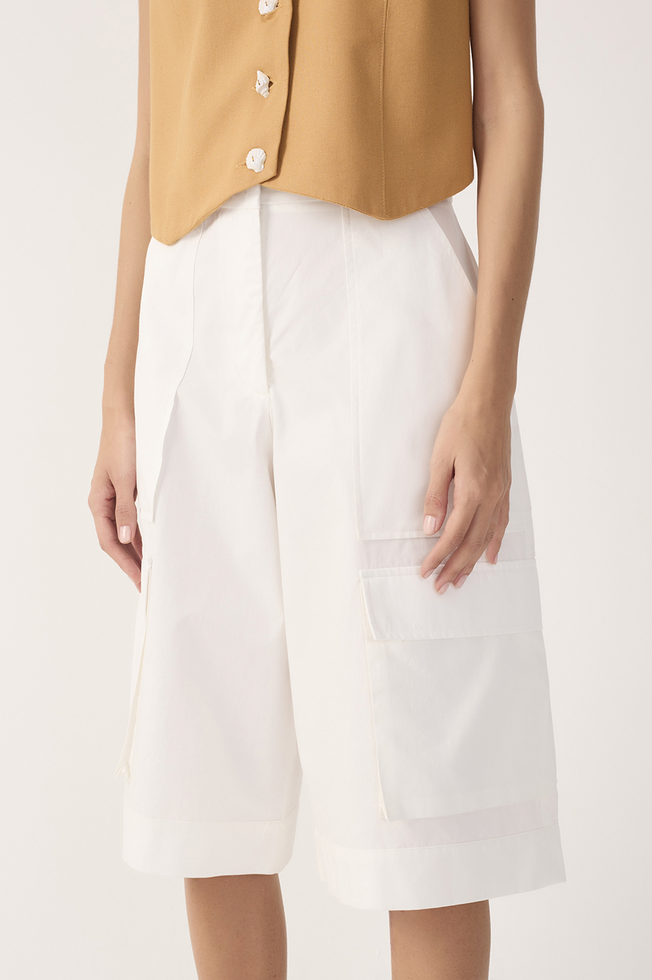 Off-White Pockets Utility Bermuda Shorts