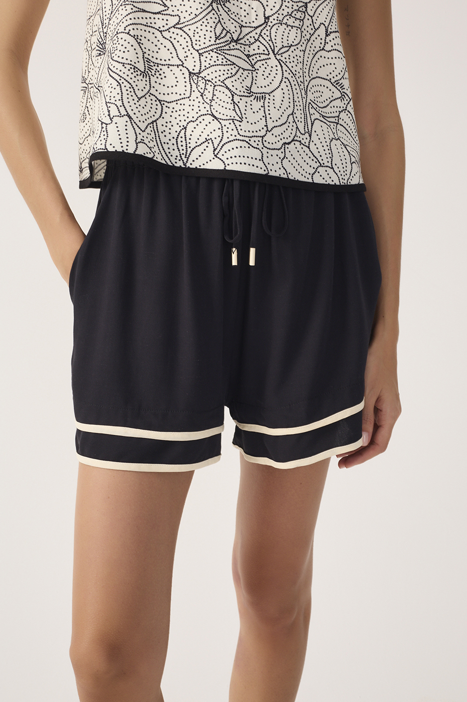 Black Bicolor Drawstring Pockets Shorts