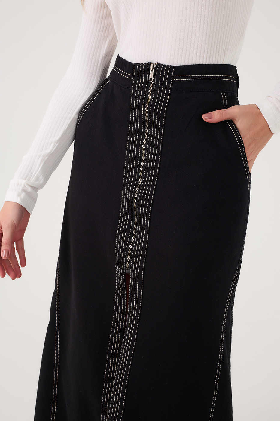 Black Front Slit Pockets Twill Maxi Skirt
