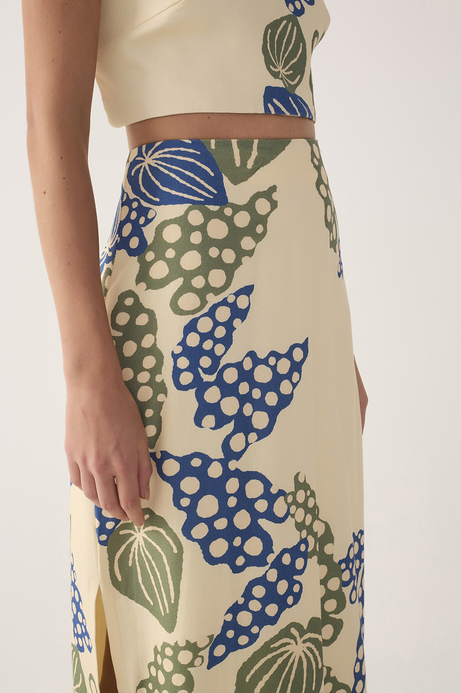Beige Begonia Side Slits Linen Maxi Skirt