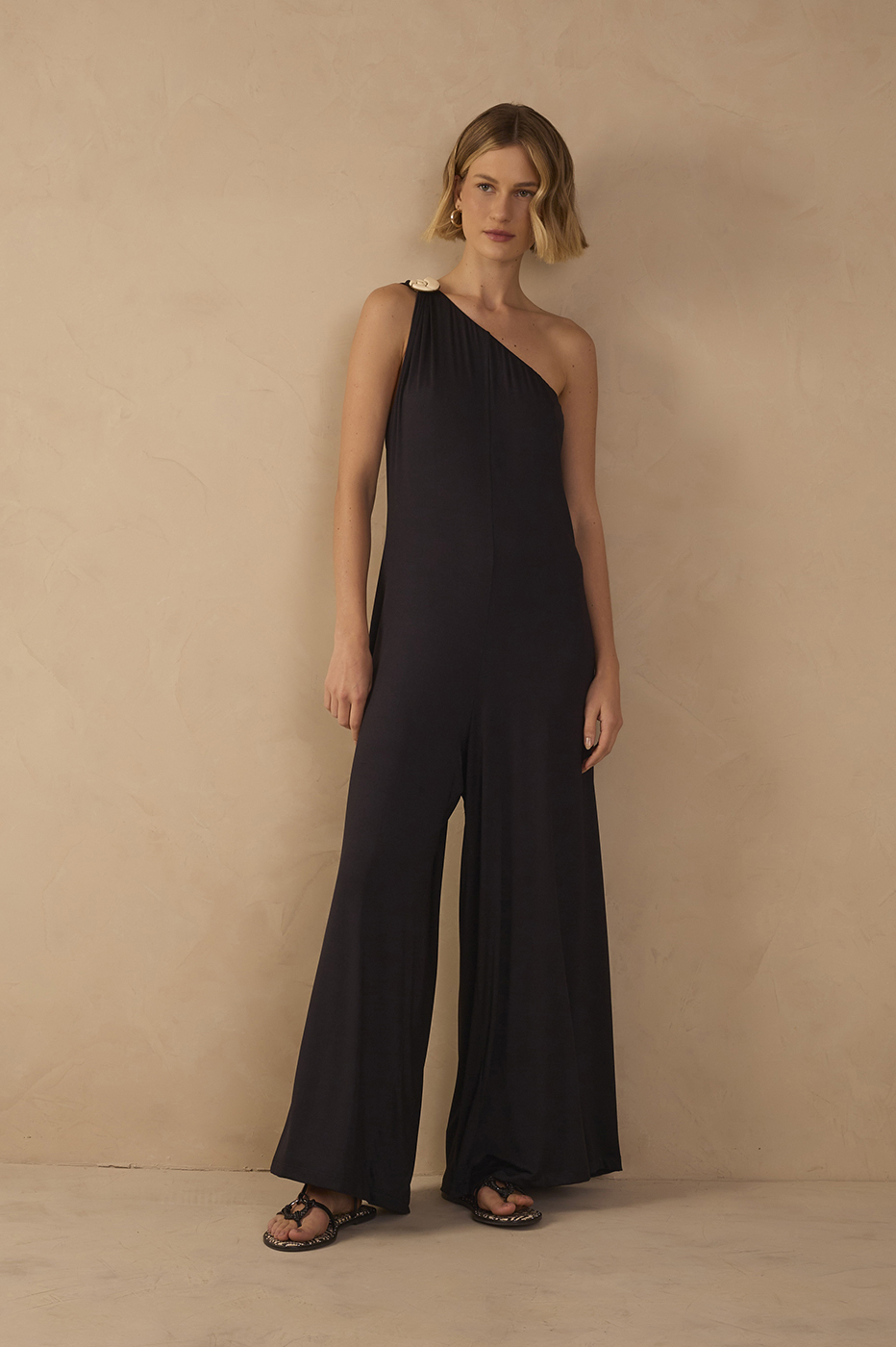 Black One-Shoulder Buckle Jumpsuit