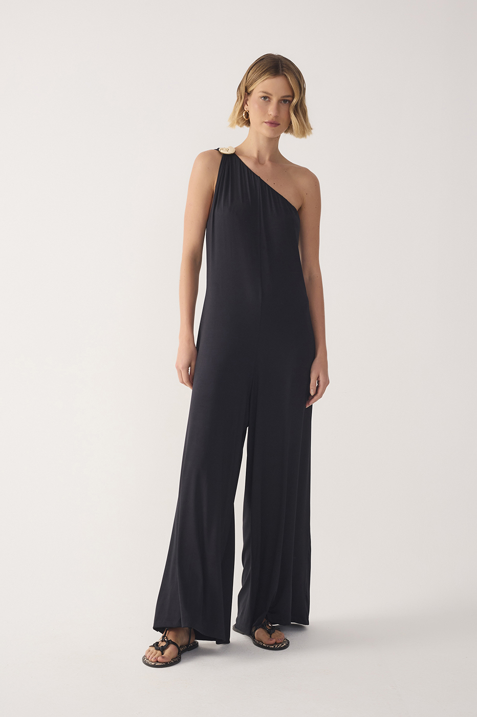 Black One-Shoulder Buckle Jumpsuit