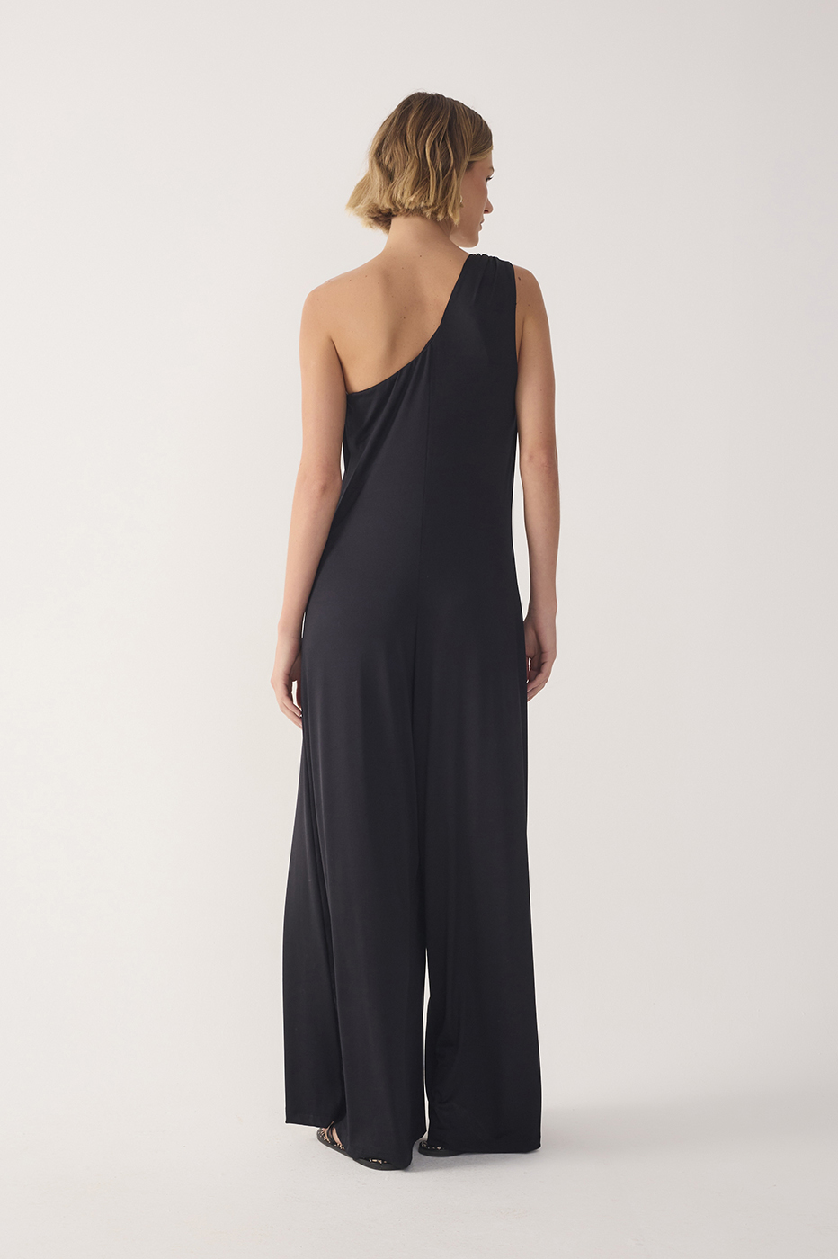 Black One-Shoulder Buckle Jumpsuit