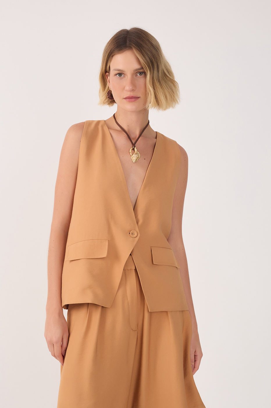 Elongated Back Elastic Vest