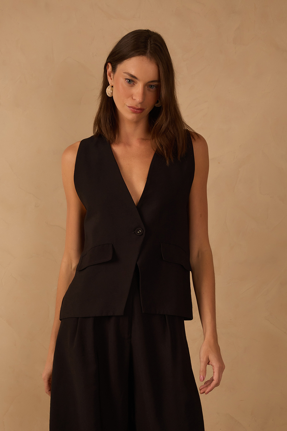 Elongated Back Elastic Vest