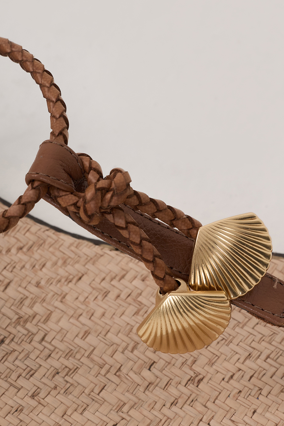 Brown Shell Pendant Flat Sandal