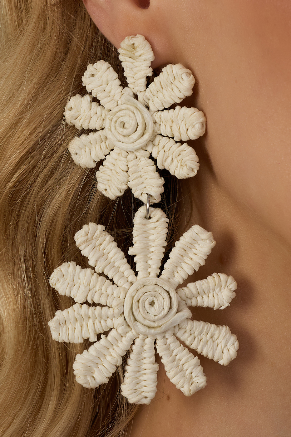 Beige Duo Flowers Straw Earrings