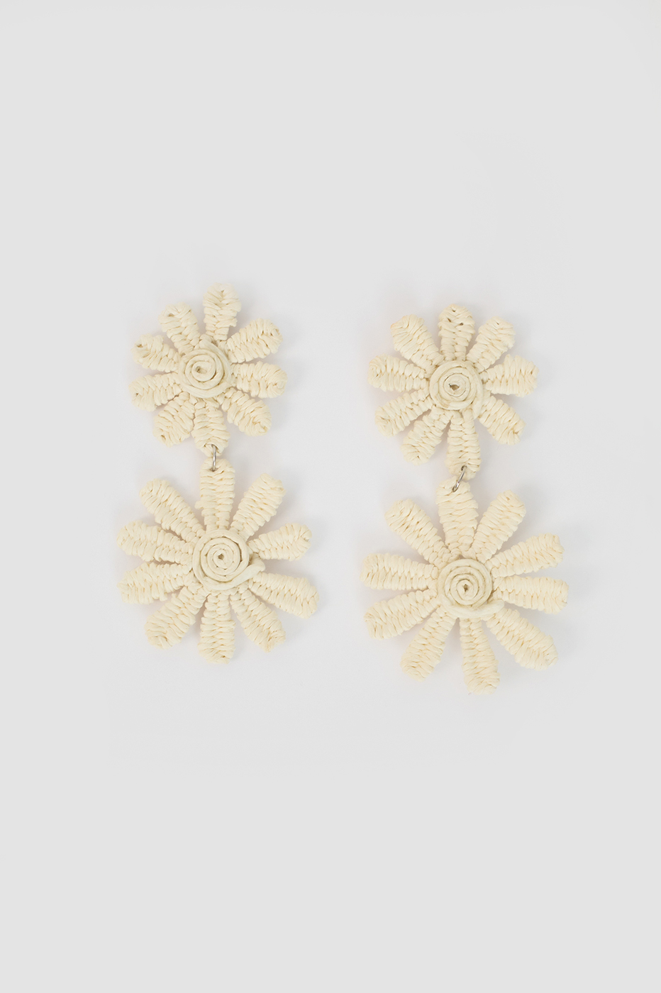 Beige Duo Flowers Straw Earrings
