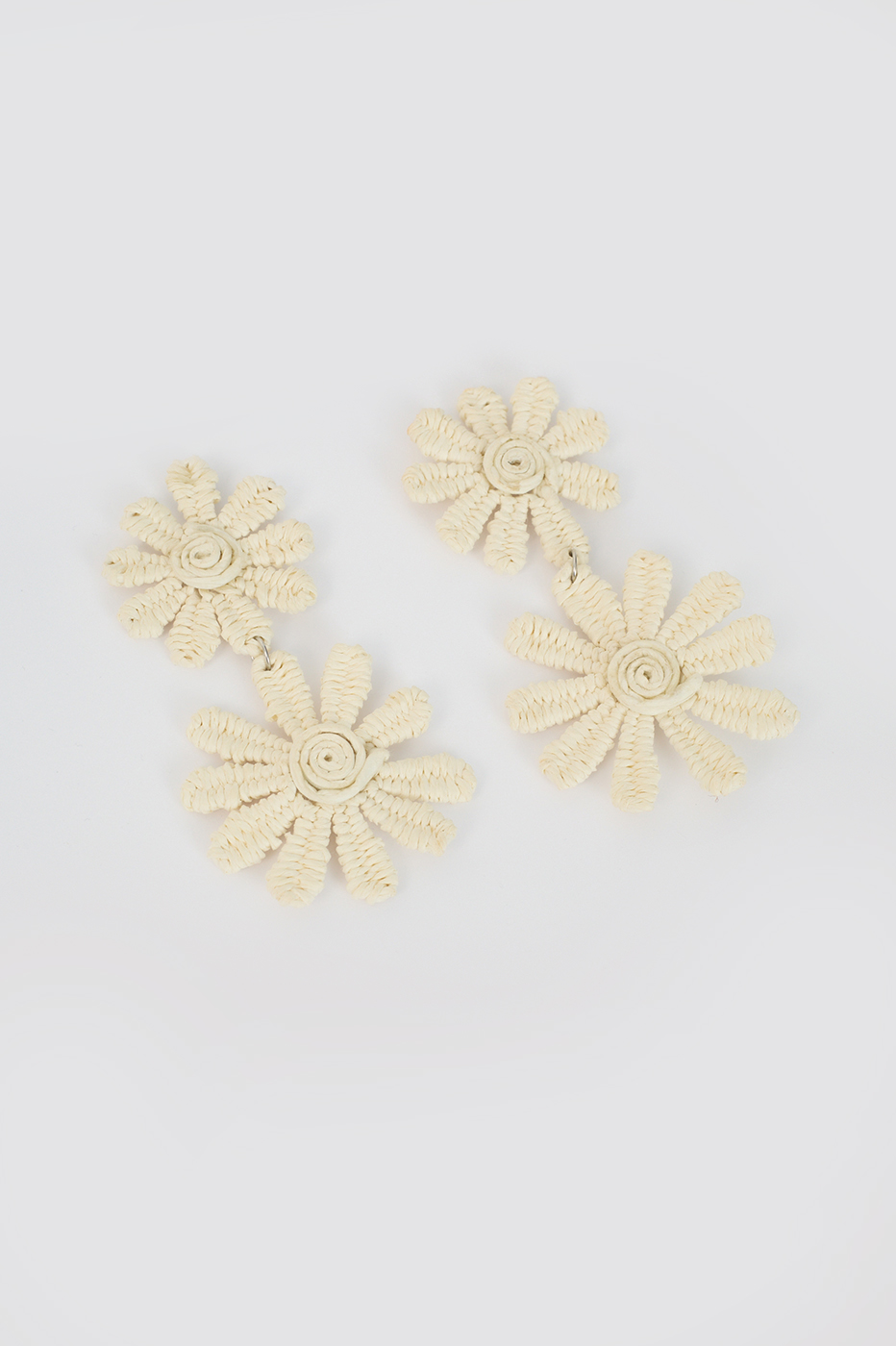 Beige Duo Flowers Straw Earrings