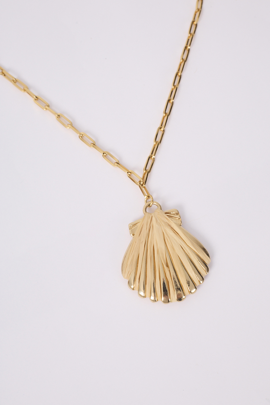Straw Scallop Medallion Necklace