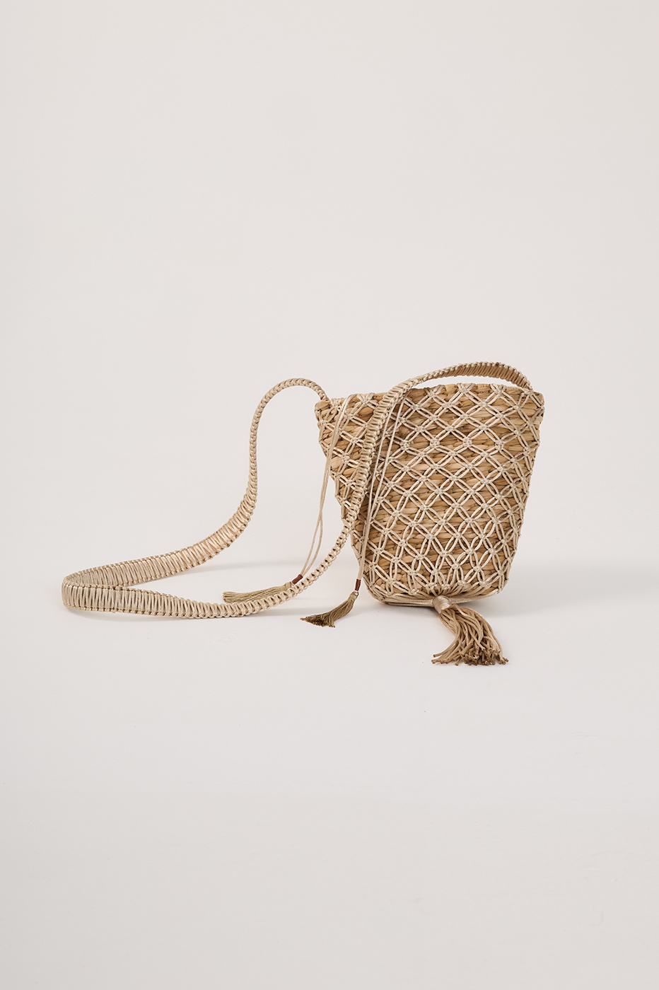 Beige Knots Macrame Straw Bag