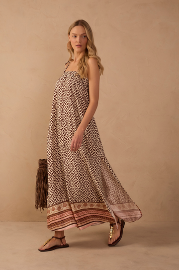 Beige Solst¨ªcio Side Slit Maxi Dress