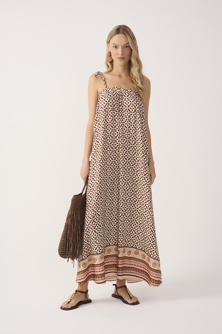 Beige Solst¨ªcio Side Slit Maxi Dress