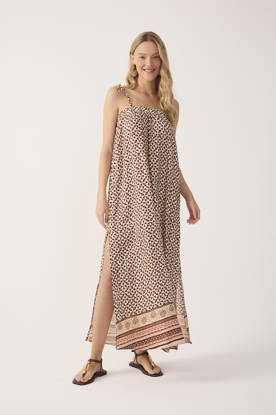 Beige Solst¨ªcio Side Slit Maxi Dress