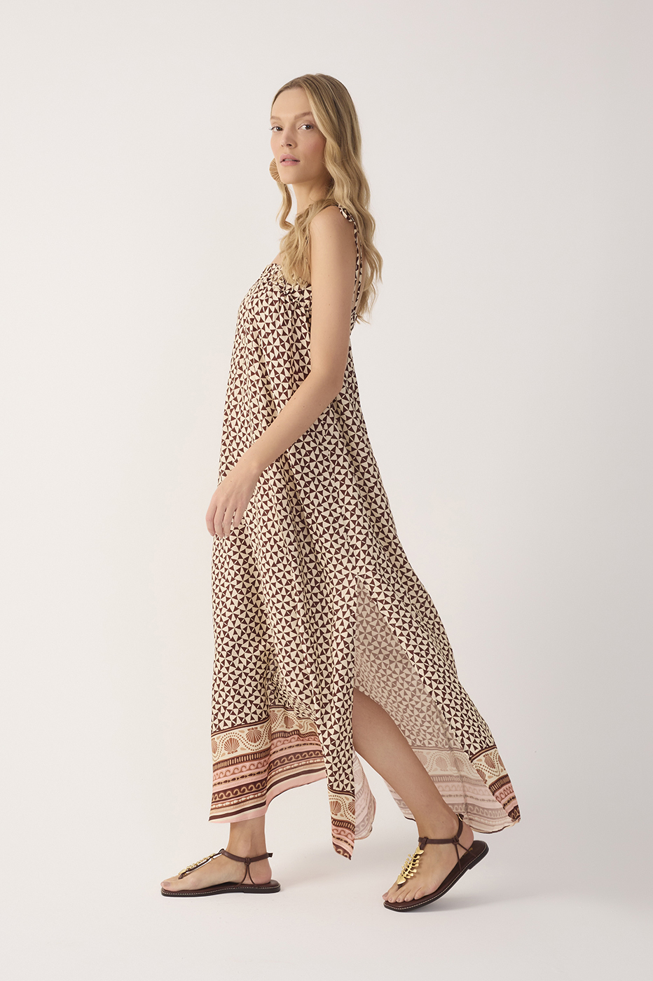 Beige Solst¨ªcio Side Slit Maxi Dress