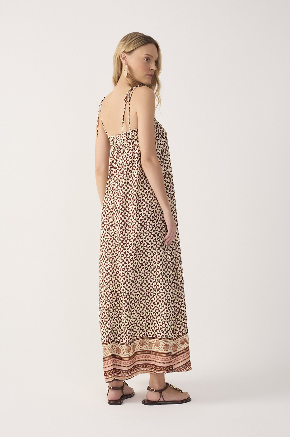 Beige Solst¨ªcio Side Slit Maxi Dress